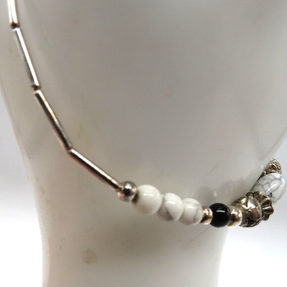 Handcrafted Bracelet Silver Tone Marbled Heart Bead Bracelet Black White - Picture 7 of 9